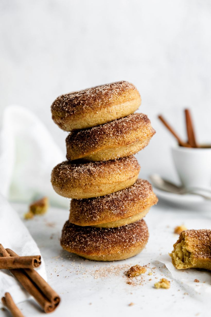 gluten-free-donuts-with-cinnamon-and-sugar