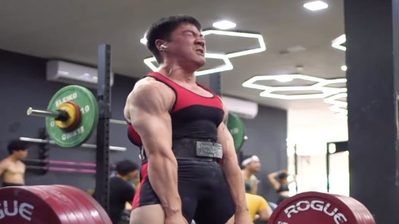 powerlifter-kasemsand-senumong-(66kg)-deadlifts-320-kilograms-(705-pounds)-for-huge-pr-and-unofficial-world-record