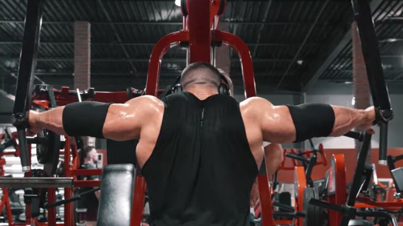 derek-lunsford-builds-rounded-delts-with-shoulder-workout-11-weeks-out-of-2023-mr.-olympia