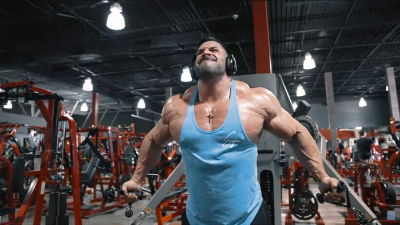 derek-lunsford-crushes-chest-and-ab-training-6-weeks-out-from-2023-mr.-olympia